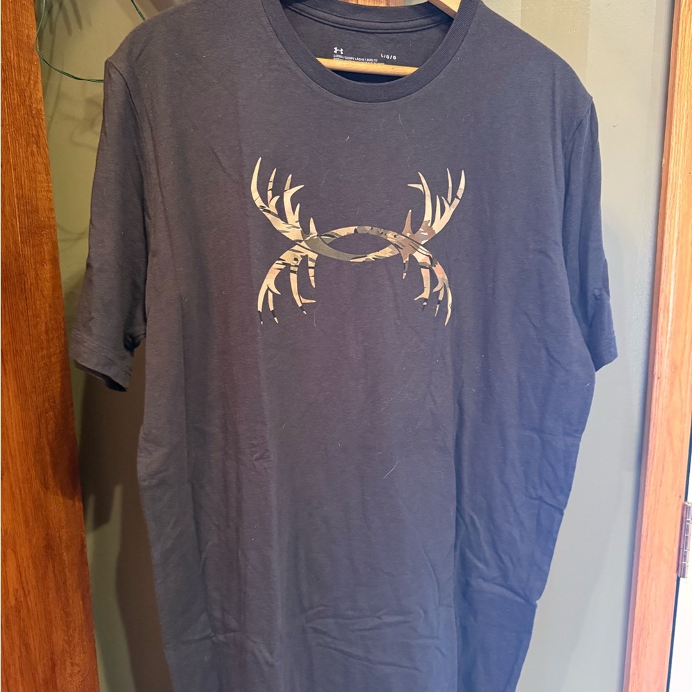 Under Armour Men's Black Antler Tee
